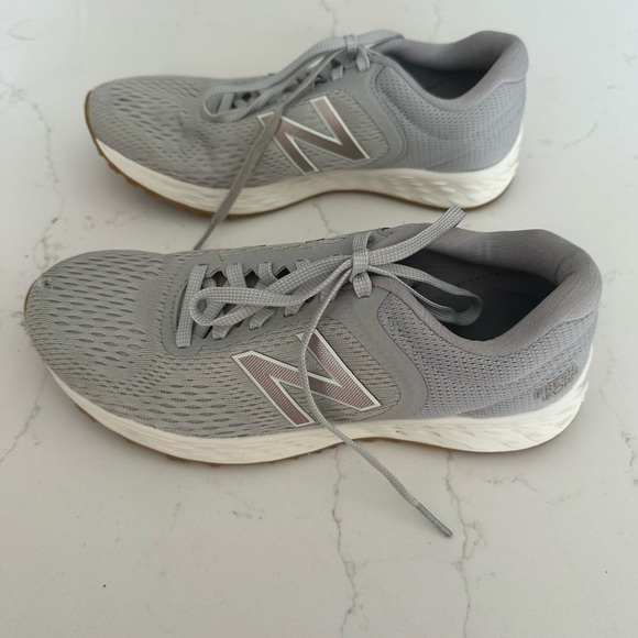 New Balance - Picture 3 of 6